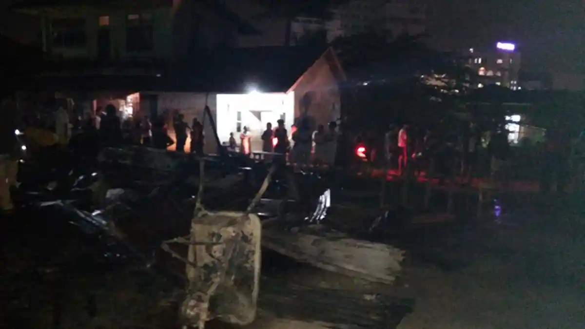 10 Unit Kios di Pasar Dupa Pekanbaru Rata dengan Tanah