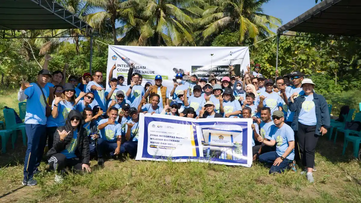 KPP Pratama Maumere Tanam 100 Mangrove dan Revitalisasi Jembatan Bambu Mangrove Magelo'o