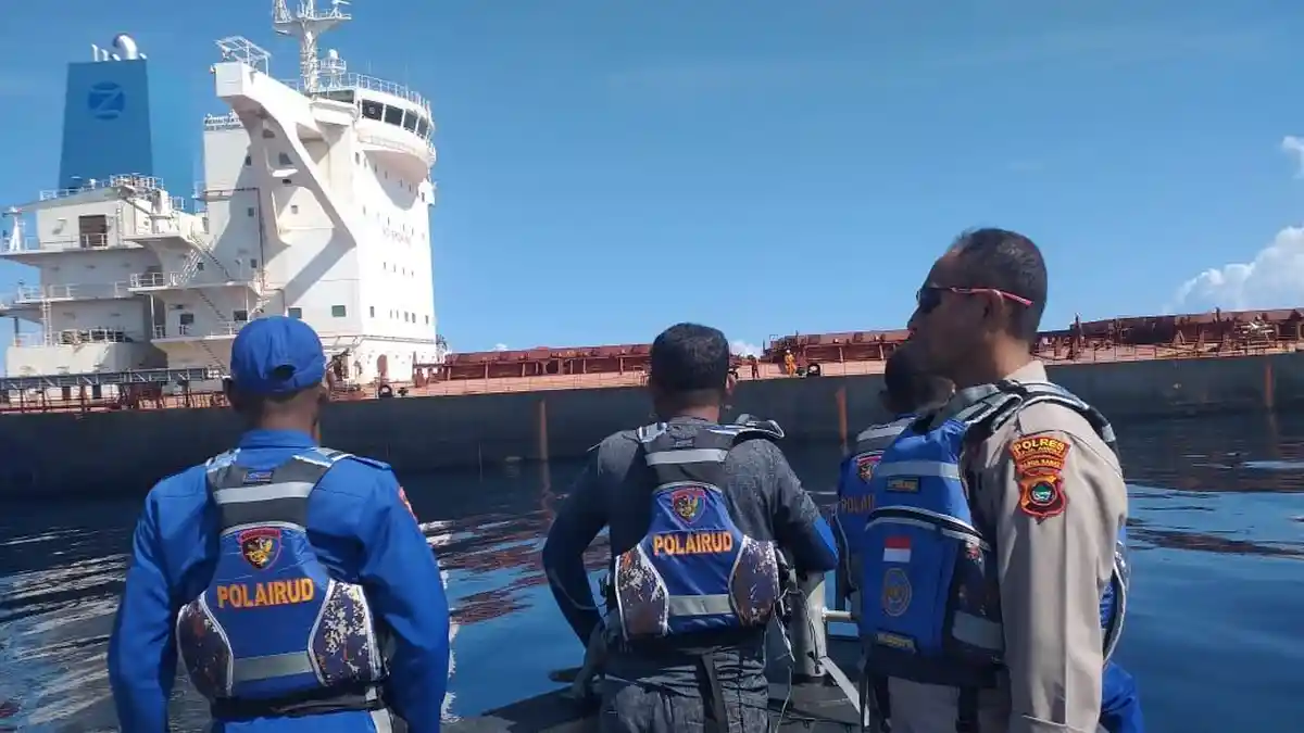 Berlindung di Pulau Mustika, Lambung Kapal Inggris Bocor di Raja Ampat ...