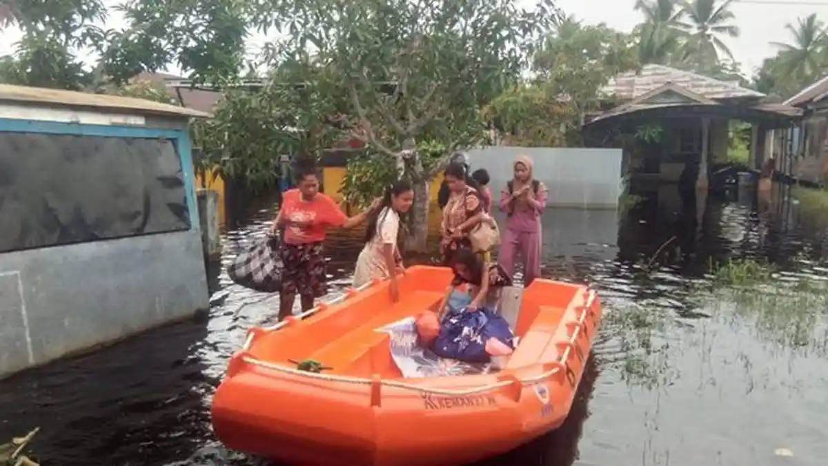 904 KK di Tiga Kecamatan Terendam Banjir di Rohil Riau. Paling Banyak ...