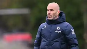 Enzo-Maresca-saat-memimpin-latihan-Chelsea.jpg
