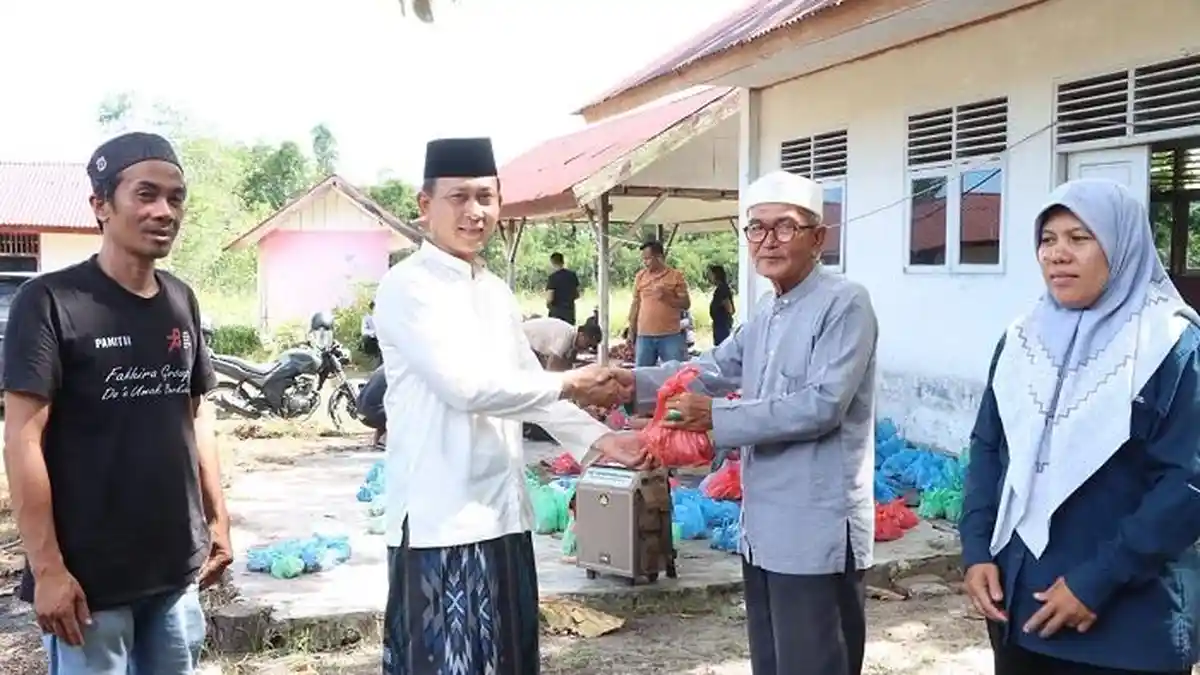 Polres Aceh Singkil Sembelih 6 Ekor Sapi Kurban, Daging Dibagikan ke Yatim Piatu dan Insan Pers 