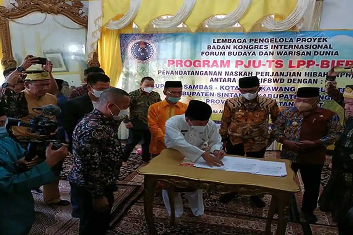 Terima Hibah PJU-TS, Satono : Step by Step Kita Penuhi Kebutuhan PJU Masyarakat Sambas