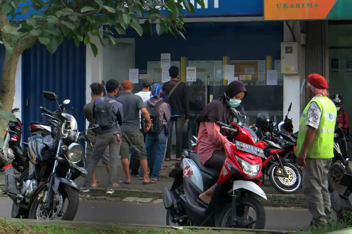 Pengamat Nilai Upaya Airlangga THR Dibayar Penuh Punya Multiplier Effect