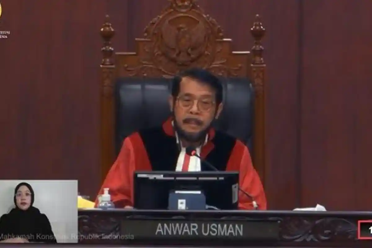 BREAKING NEWS MK Tolak Gugatan Batas Usia Capres-Cawapres: 'Menolak Permohonan Para Pemohon'