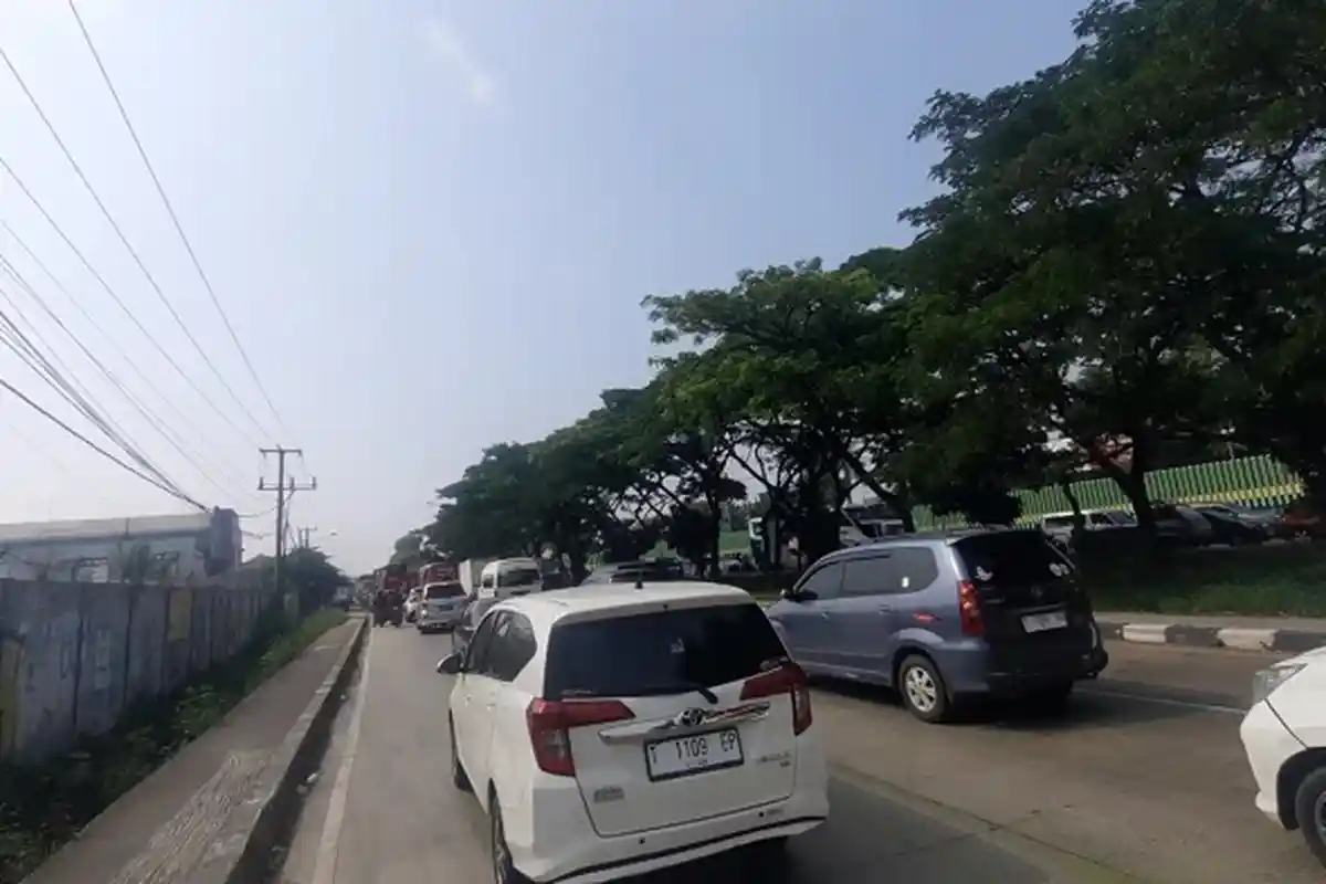 Jalan Arteri Karawang Padat Imbas One Way, Kapolres Wirdhanto: Arus Masih Lancar