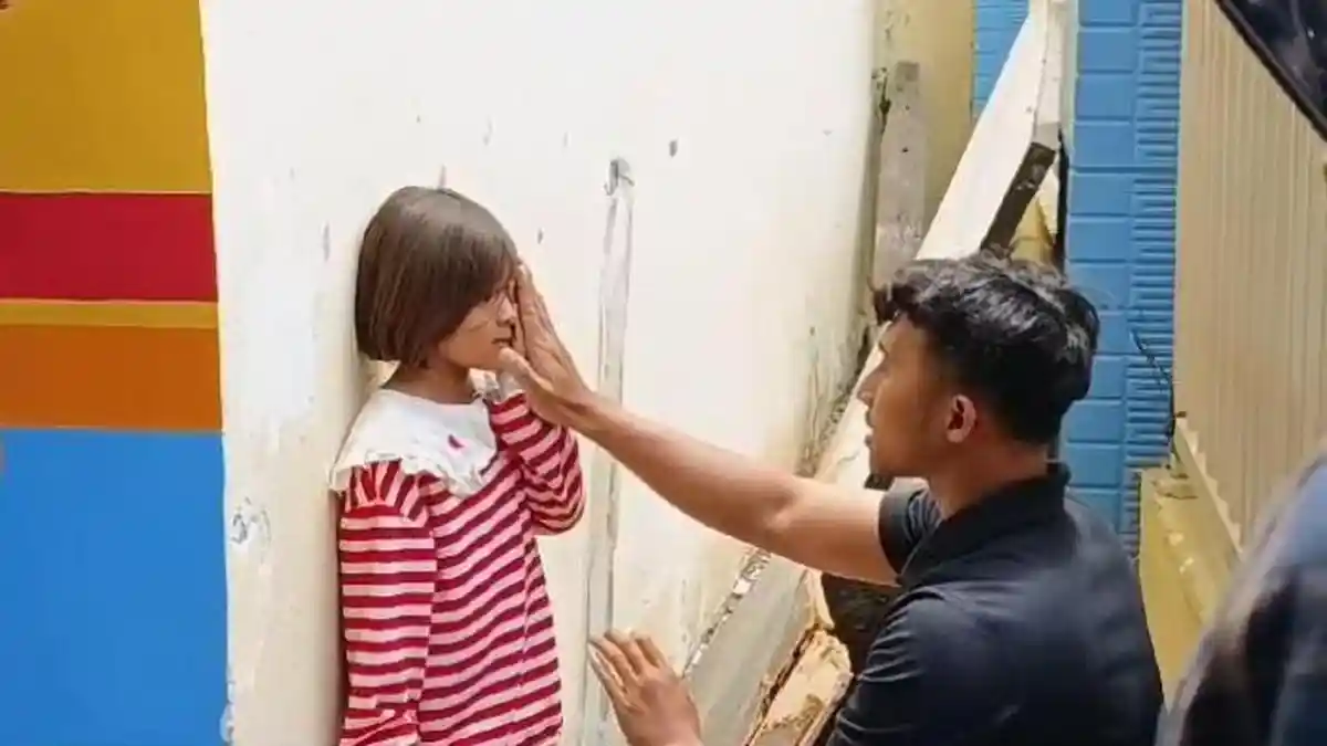 BULLY Parah Di Gresik! Siswi SD Dicolok Matanya Dengan Tusuk Bakso dan Sering Dipalak!