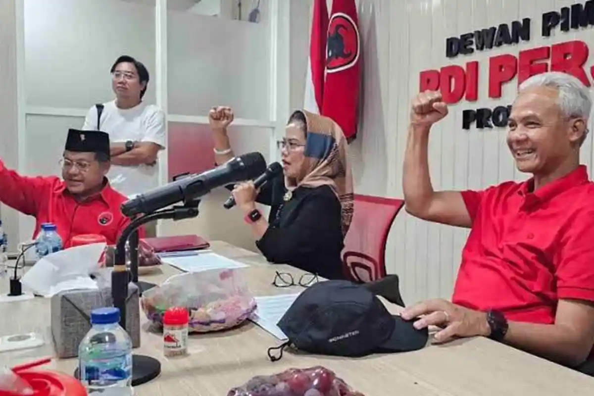 Ganjar Pranowo Datangi Kantor PDIP Jatim, Minta Semangat Kader Tak Kendor