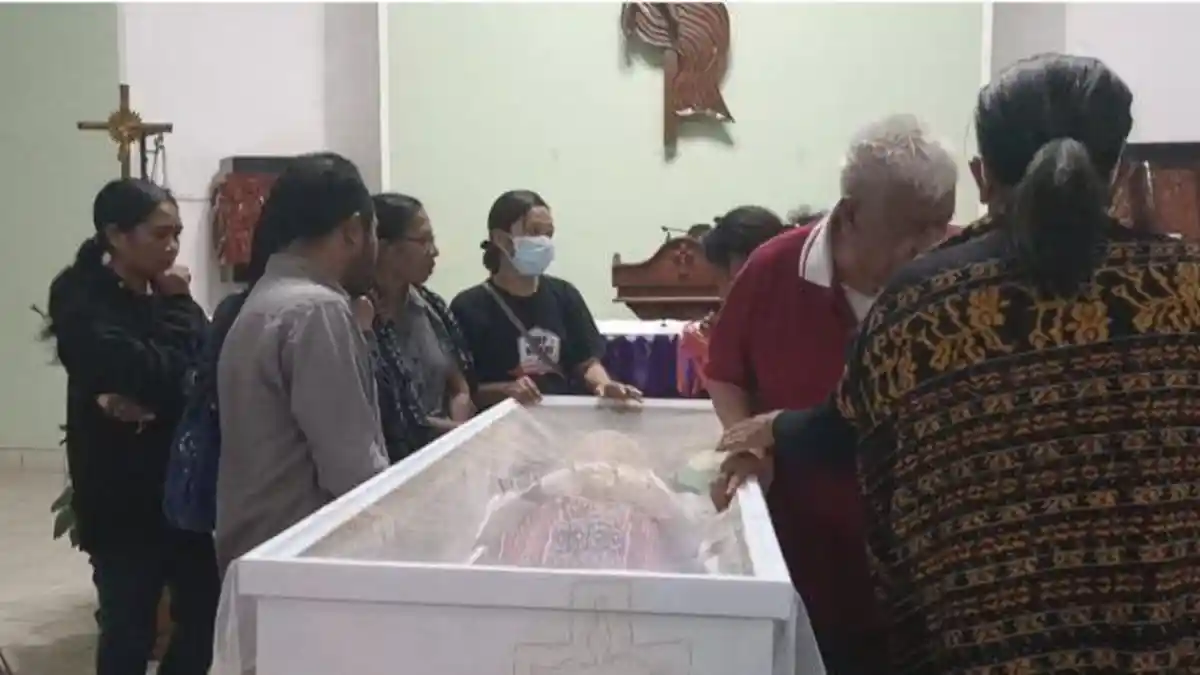 Natal Bersama Tak Terwujud, Keluarga Timor - Maumere Kenang Alm Pater Andreas Tefa Sa’u SVD