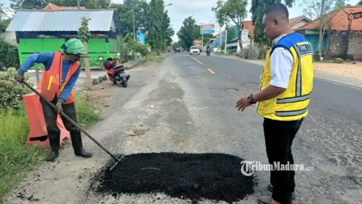 Berlubang, Jalan Nasional di Sampang Dikeluhkan, Kini Rampung Diperbaiki, Minimalisir Kecelakaan