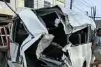 Rombongan Pengantin Alami Kecelakaan, Mobil Ringsek Dihantam Fuso