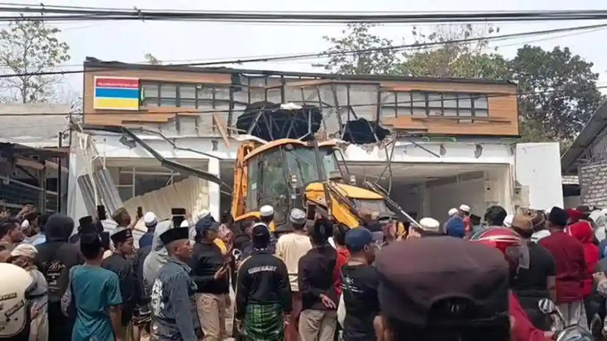 Minimarket di Pamekasan Madura Dibongkar Usai Ditolak Warga, Ini Kata Camat
