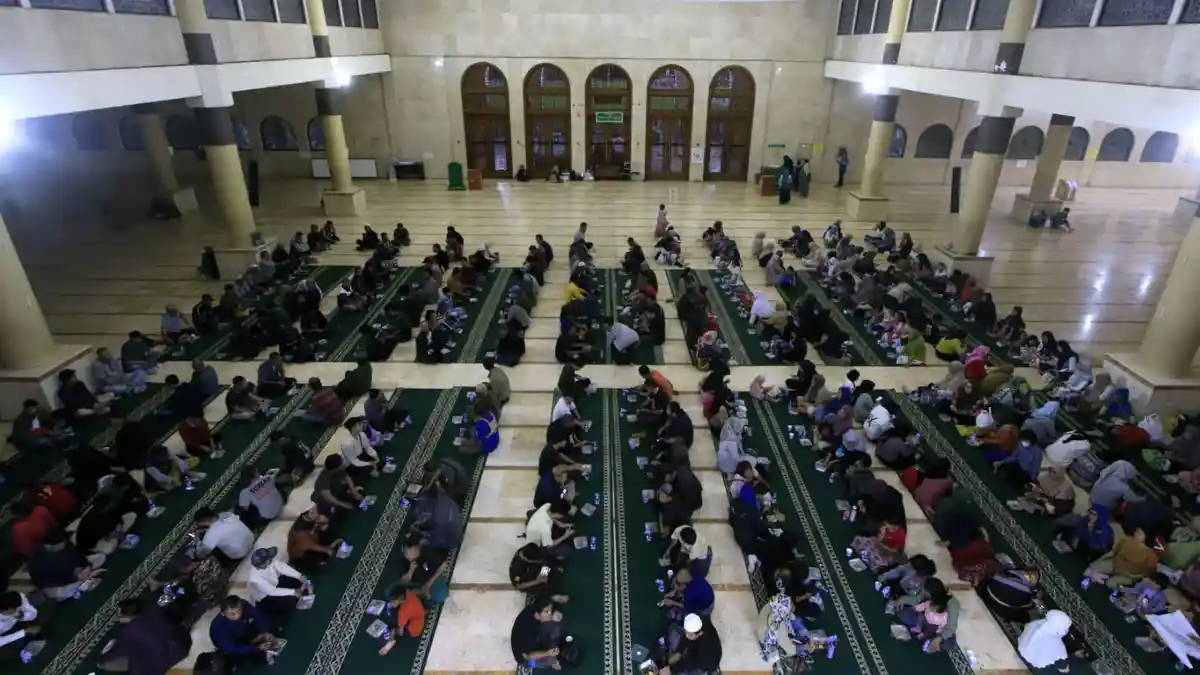 Buka Puasa Bersama di Masjid Raya Bandung