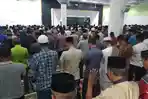suasana-salat-gaib-di-masjid-agung-nurul-iman-barru_20181012_164749.jpg