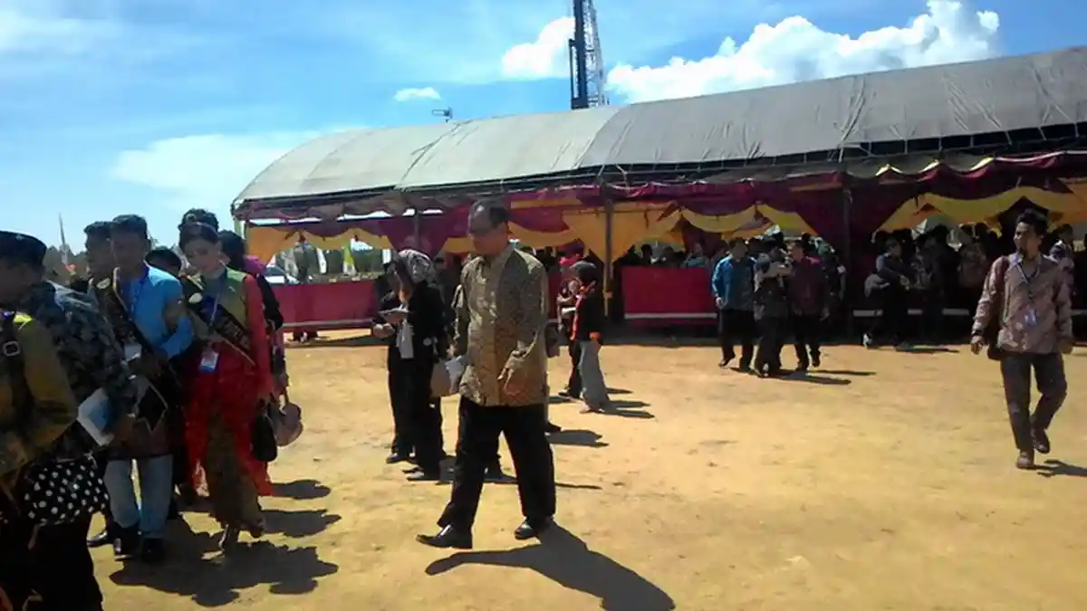 Kenakan Pakaian Dinas, Gubernur Tiba di Lokasi Groundbreaking