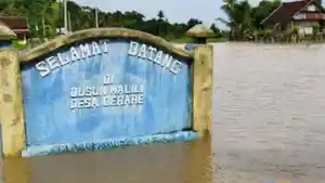 Salah-satu-desa-yang-terdampak-banjir-di-Kecamatan-Moyo.jpg
