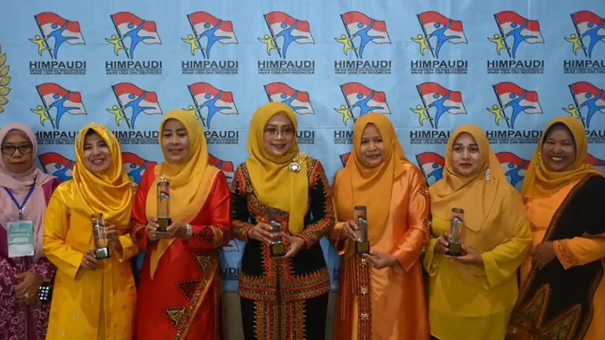 Dyah Erti Idawati dan Lima Kab/Kota Aceh Raih Penghargaan HIMPAUDI Award