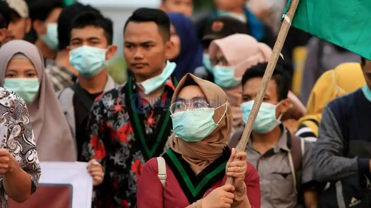 HMI Cabang Pontianak Gelar Aksi Damai Stop Kebakaran Hutan dan Lahan - hmi-demo_20180815_195132.jpg
