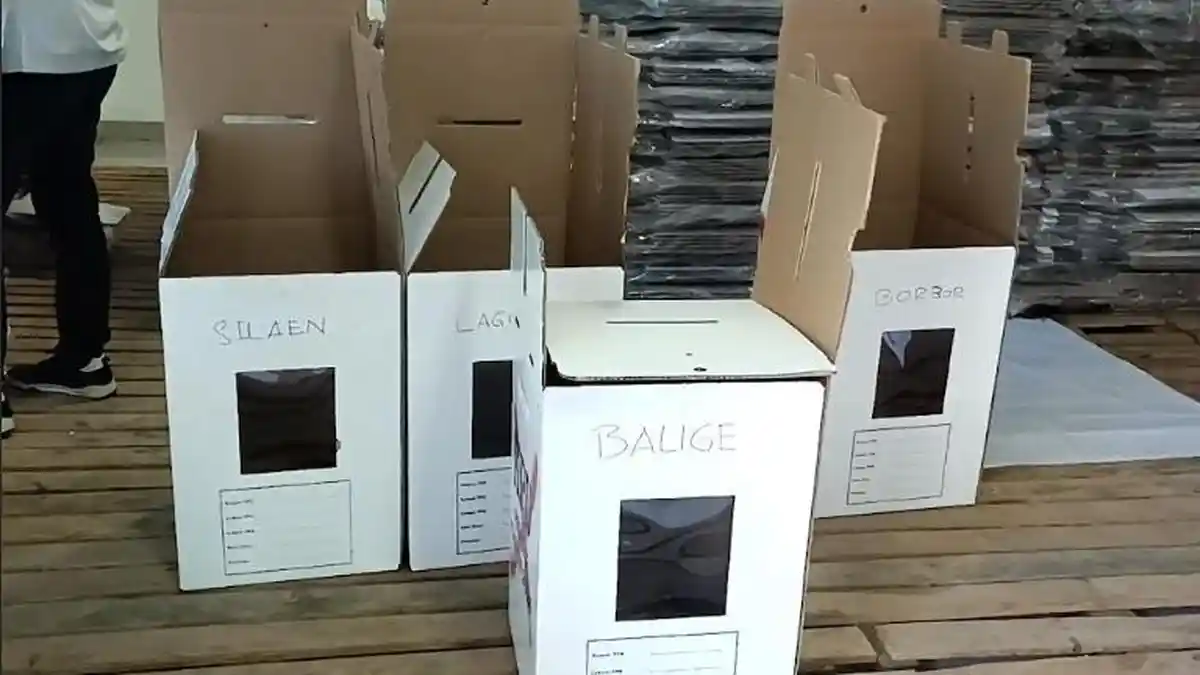 KPUD Toba Kini Lakukan Perakitan Kotak Suara, Dipastikan Sampai Sehari sebelum PIlkada