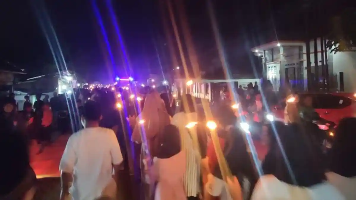 Sambut Bulan Ramadhan, Pemuda Moyongkota Bersatu Gelar Pawai Obor