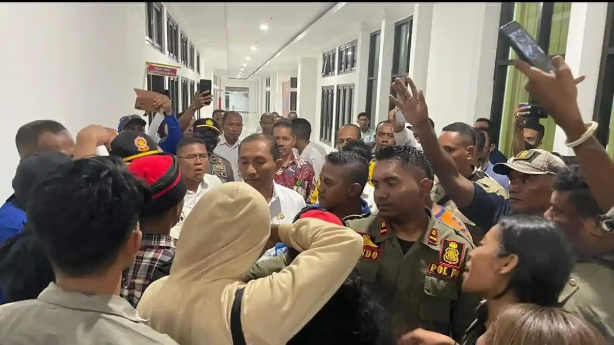 Aktivis GMNI Dampingi Transmigran Datangi Kantor Bupati Sikka, Sempat Bersitegang dengan Aparat