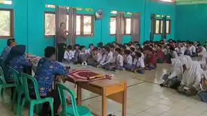 DATANGI-SEKOLAH-Kapolsek-Rebang-12.jpg