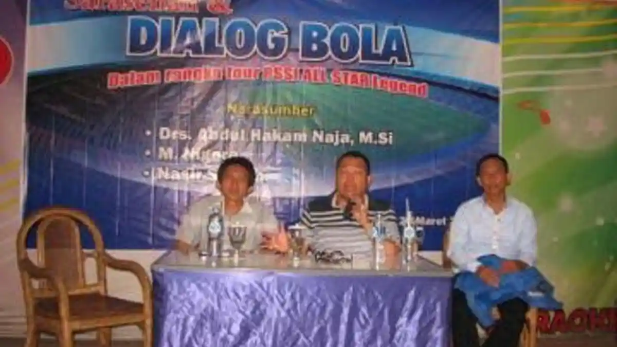 Safari Tim Legenda PSSI, Dialog Di Cafe Merdeka Pekalongan