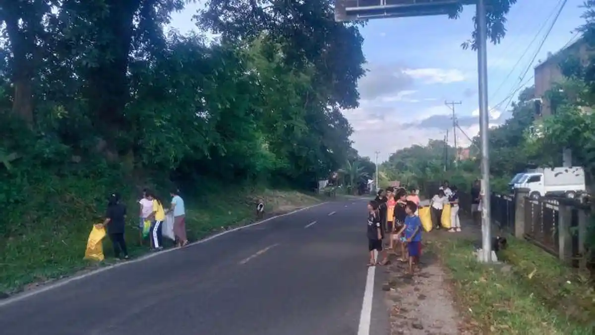 Aksi Bersih Lingkungan, Orang Muda Katolik St Petrus Ritapiret Sulap Bambu Jadi 10 Tempat Sampah