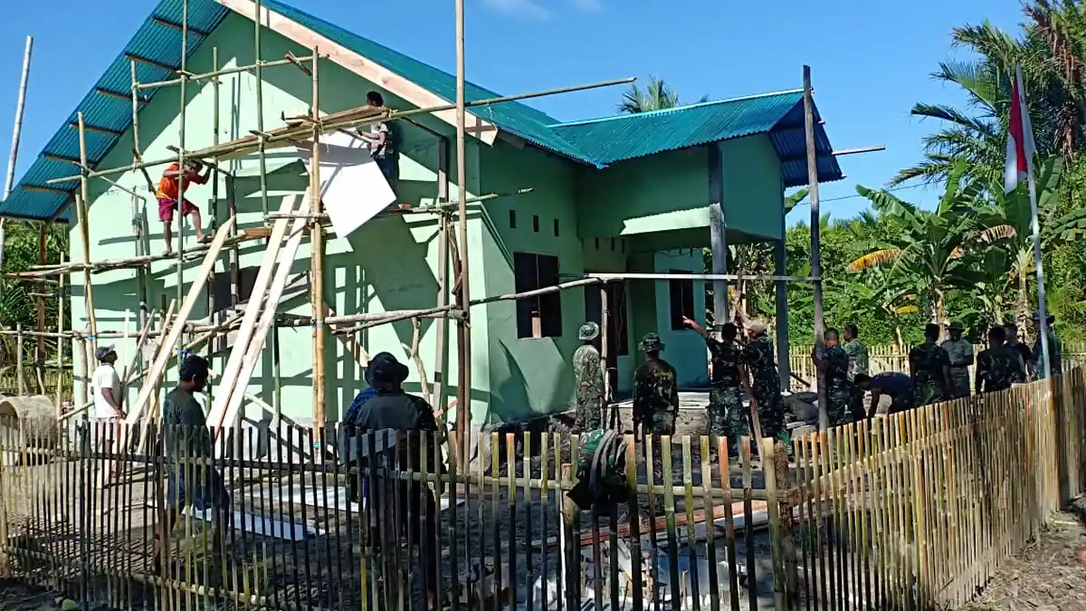 Kantor Tiga Pilar Mulai Pasang Pintu dan Plang