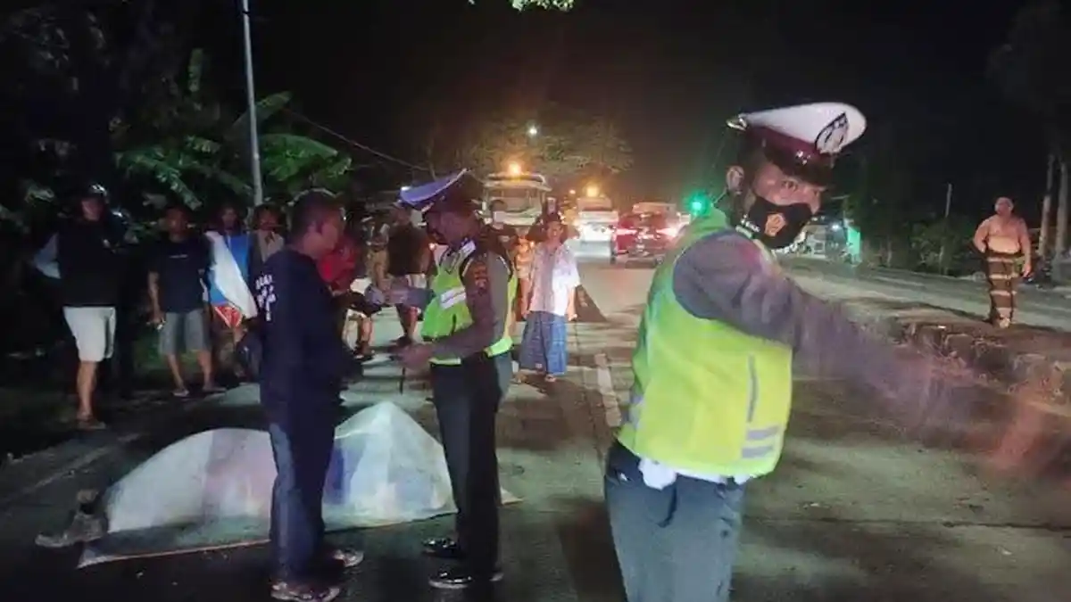 Pasutri Penjual Buah Jadi Korban Tabrak Lari di Lamongan