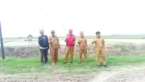 jalan-rusak-di-Palas-Lampung-Selatan-ditinjau-Dinas-PUPR.jpg