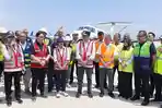 Menhub-RI-Budi-Karya-Sumadi-saat-meninjau-proses-kalibrasi-Bandara-Dhoho-Kediri.jpg