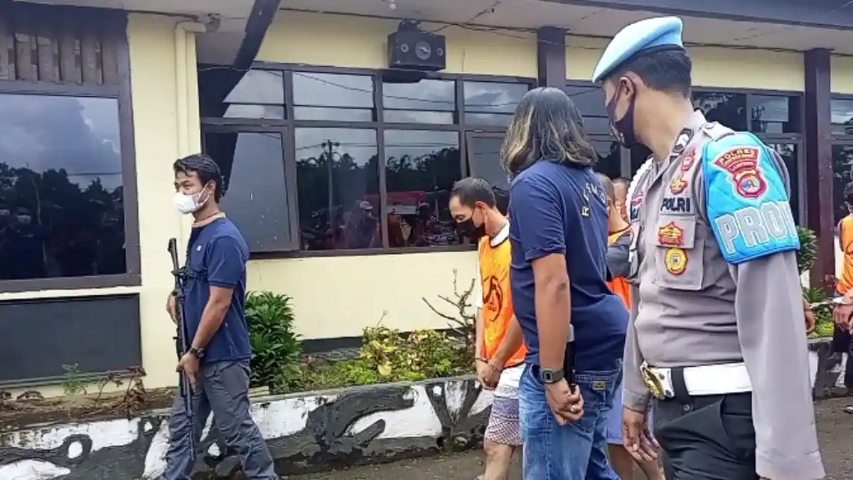 BREAKING NEWS Oknum Guru SD di Pesisir Barat Lakukan Tindak Asusila Terhadap Muridnya