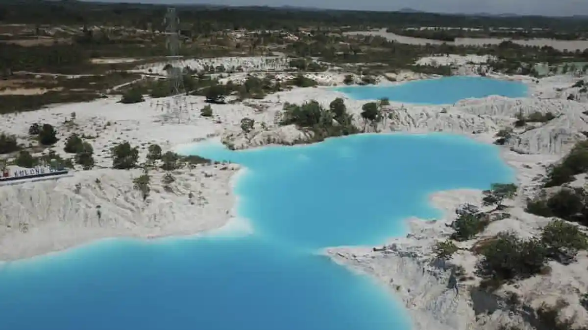 Intip Wisata  Eks Tambang di Bangka Tengah, Indahnya Panorama Danau Pading dan Danau Kaolin - 20231101-kaolin1.jpg