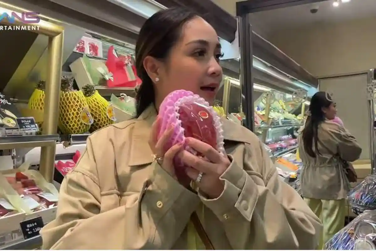 Nagita Slavina Kaget Lihat Harga Buah Mangga di Jepang, Sebiji Rp 2 Juta!