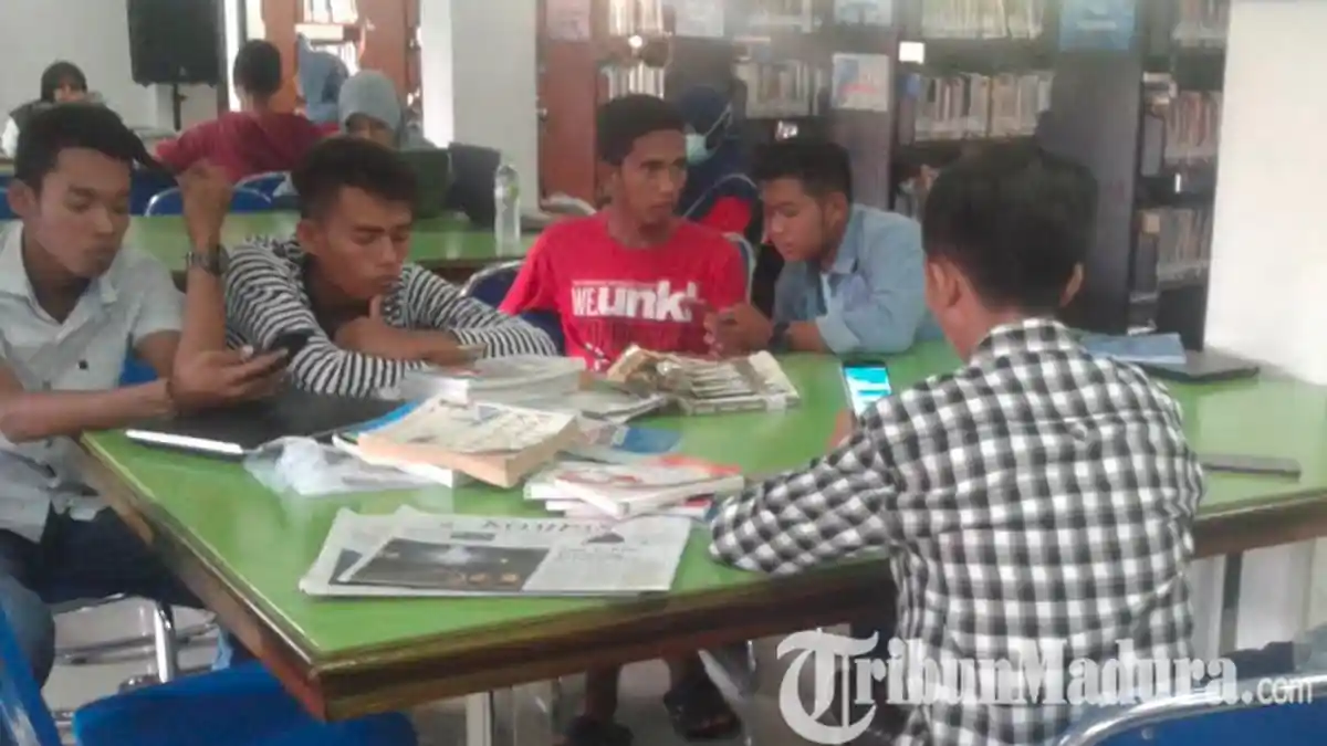 Masa Liburan Sekolah, Pengunjung Perpustakaan Umum Pamekasan Diserbu Para Siswa