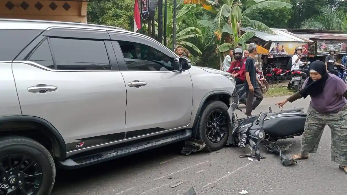 Kecelakaan Maut di Bagan Pete Jambi, Mobil vs Motor, Pengendara Motor Tewas