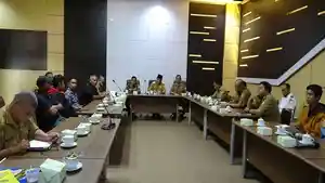 Kiri-Kantor-Bupati-Sambas.jpg