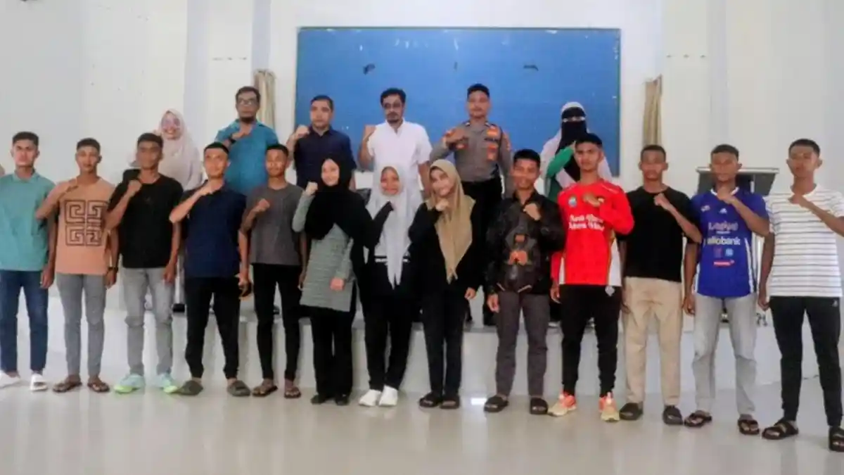 Plt Sekda Lepas Tim SMA Negeri 1 Abdya Ikuti Lomba Formasi dan Pengibaran Bendera Tingkat Aceh - Serambinews.com