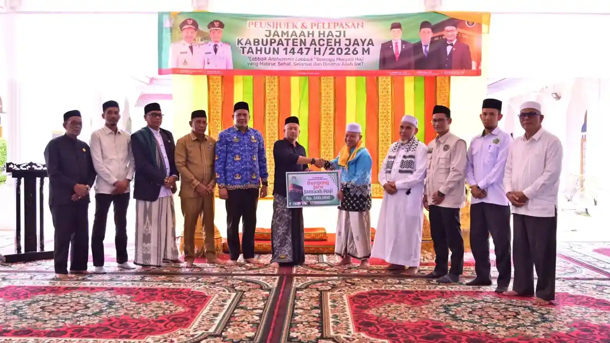 60 CJH Aceh Jaya Resmi Dilepas ke Tanah Suci, Suasana Haru Iringi Keberangkatan
