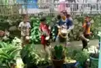 Anak-Anak Memainkan Kesenian Reak Berkeliling Kampung