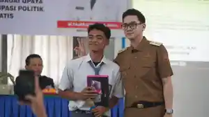 Wakil-Bupati-Sumedang-M-Fajar-Aldila-saat-menghadiri-pendidikan-politik-bagi-pemilih.jpg