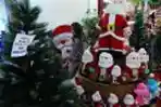 Jelang Natal Pernak-pernik Laris Manis