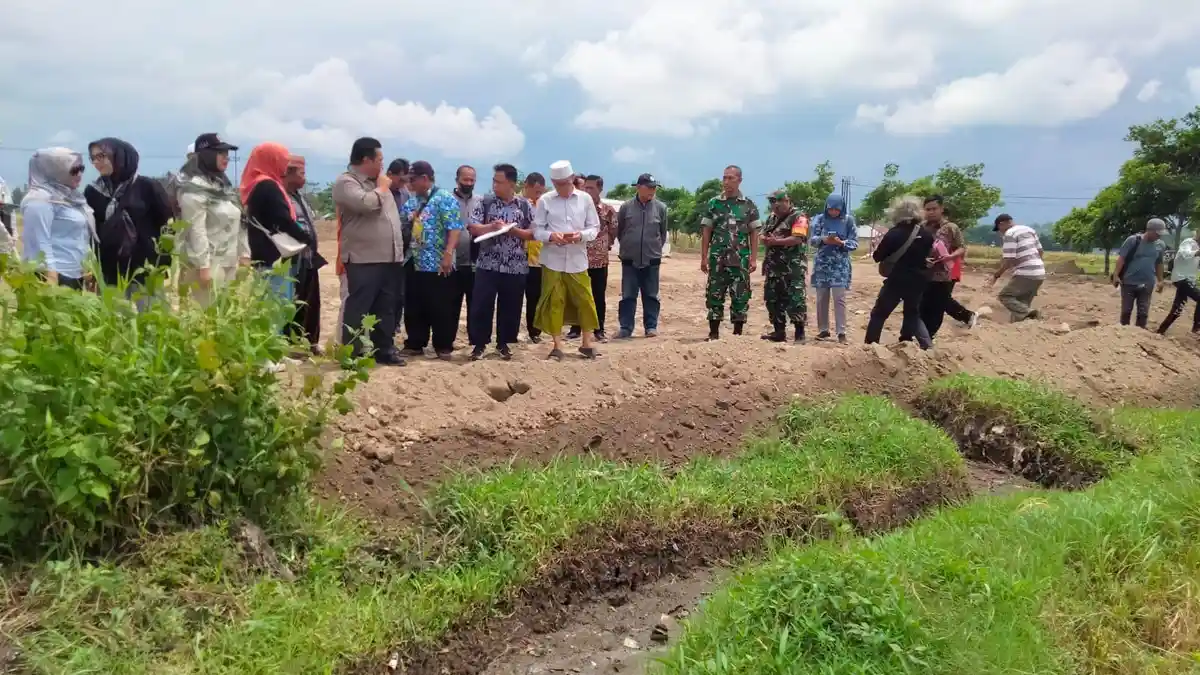 Saluran Irigasi Lahan Petani Ditutup Pengembang Perumahan