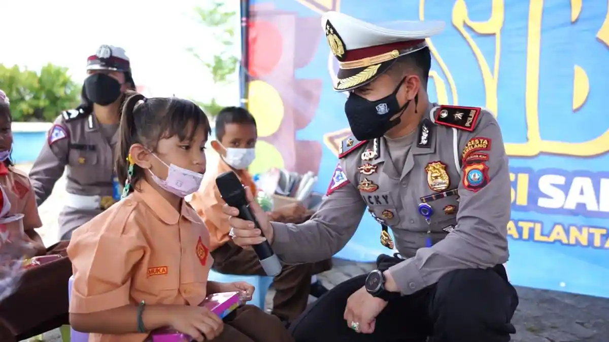 Kenalkan Polisi Sahabat Anak, Satlantas Polresta Barelang Kunjungi SDN 01 Belakang Padang