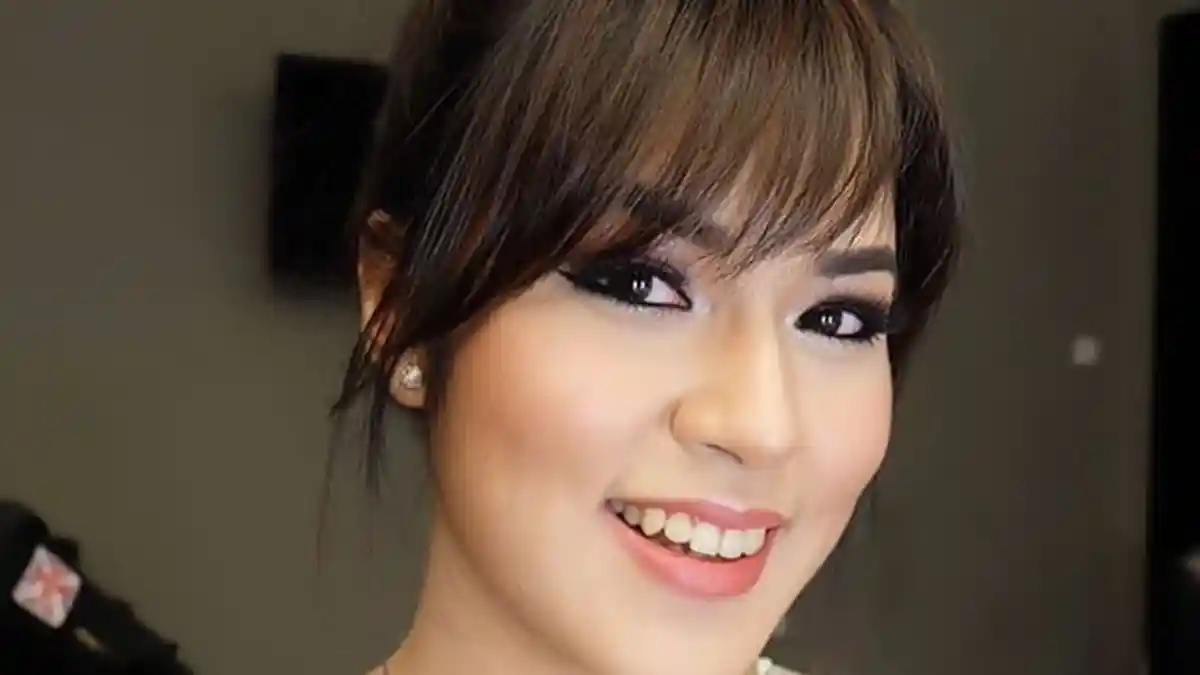 5 Langkah Untuk Mendapatkan Poni yang Sesuai Keinginan, Bisa Dicoba di Rumah!