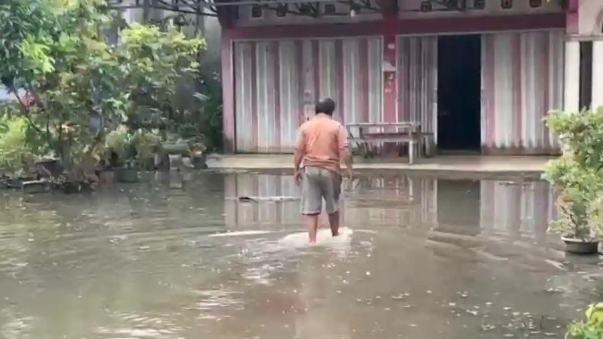 Air Rendam 5 Rumah Permukiman Warga Batang Hari Jambi Selama Dua Pekan ...