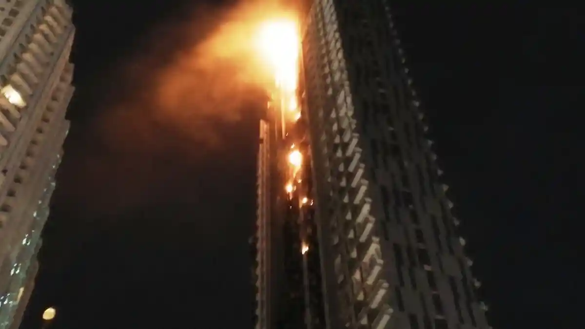 Warga di Sekitar Gedung Neo Soho Berhamburan Keluar
