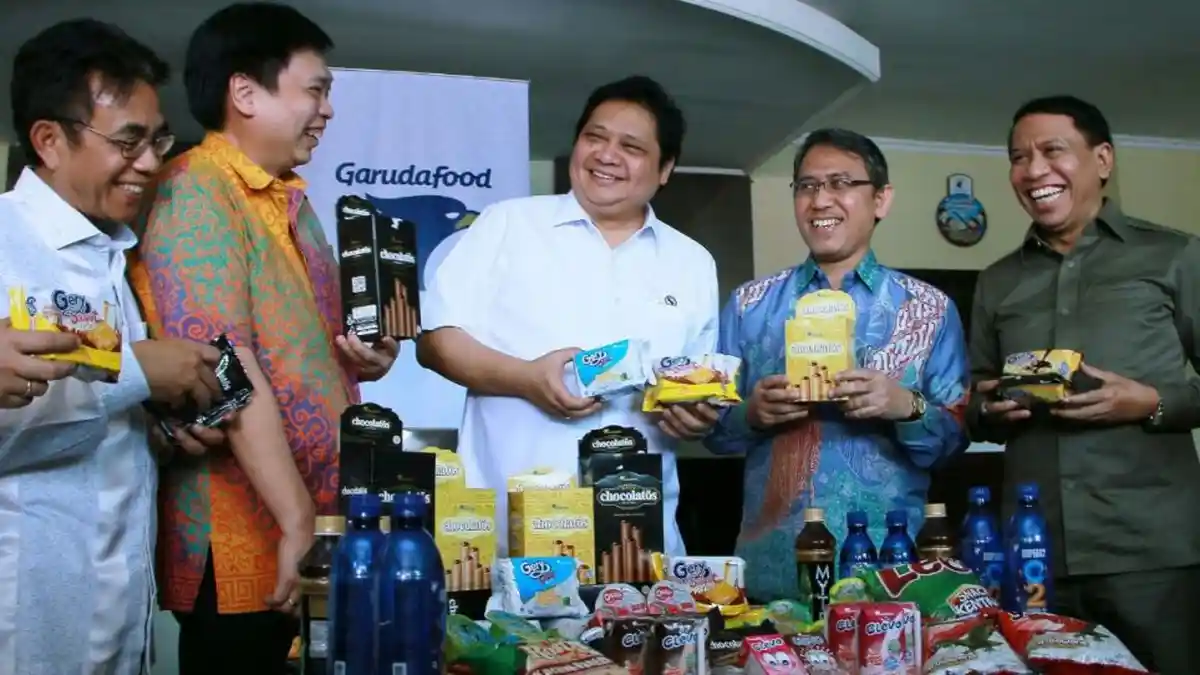Menteri Perindustrian Kunjungi Pabrik Biskuit GarudaFood di Gresik