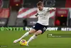 kevin-de-bruyne-menendang-bola-saat-southampton-vs-manchester-city.jpg